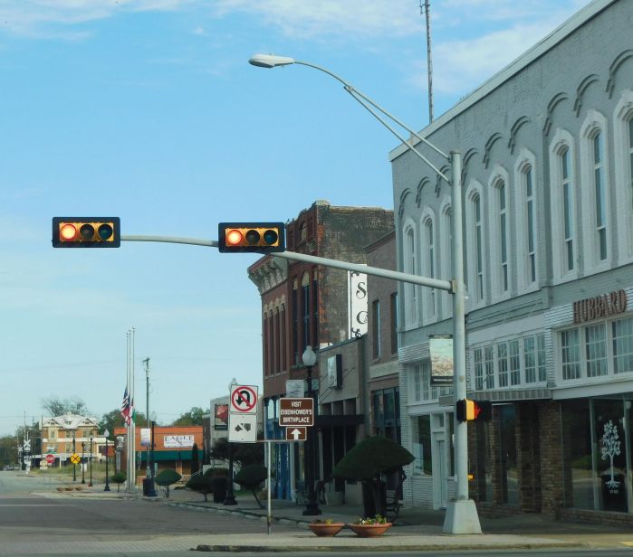 Cooper OVW traffic signal setup
In Dennison, Texas. Still a common sight in that part of the state, with the traditional horizontal traffic signal mount, which is popular in that state as a whole.
