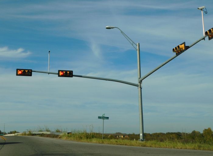 Another OVW on a traffic light
Still a common sight. This one is in Sherman, Texas, nothing really any too special in this picture honestly, but still worth sharing.
