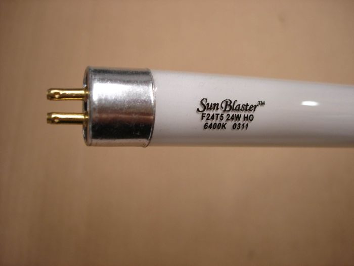 Sun Blaster F24T5
A Sun Blaster F24T5 High Output daylight fluorescent lamp.

manufactured: March 2011

Colour temperature: 6400K
