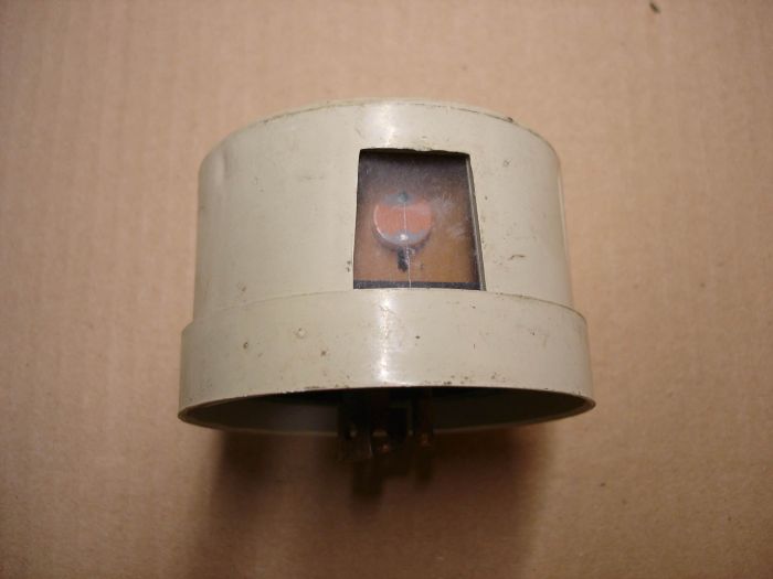 ITT American Electric Photocontrol
Here's an ITT American Electric instant response electromagnetic photocontrol with a 3/8" cadmium sulfide eye.

Made in: USA

Manufactured: May 1974

Voltage: 105 - 130V

Load: 1000W
