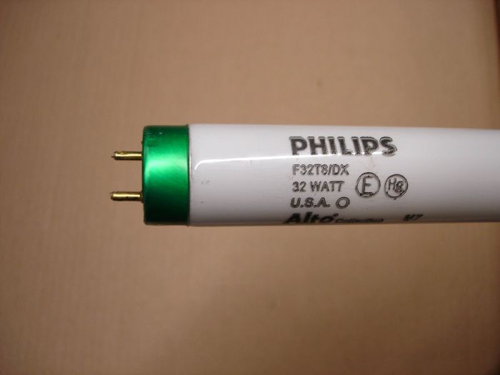 Philips F32T8
Here's a Philips ALTO F32T8 daylight white fluorescent lamp.

Made in: USA

Manufactured: December 2007

Lumens: 2710

Colour temperature: 6500K

Lamp life: 30,000 hours

CRI: 86
