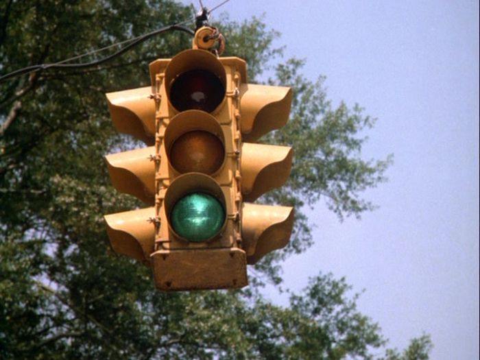 4-way Traffic Signal Light (Green)
Time index: 06:23

Base: (Medium one-inch) Edison Screw (E26)
Finish: Clear
