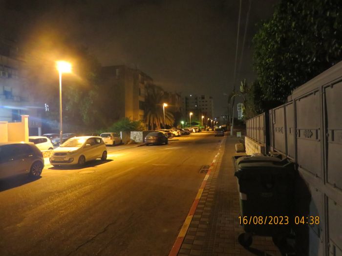 Stainberg street with its AEG Triangel 150W HPS lamps
[img]https://i.postimg.cc/BbkBZt4M/IMG-6931.jpg[/img]
There are chances that these lanterns would be replaced by LEDs, as Lilenblum street has been already LEDed.
