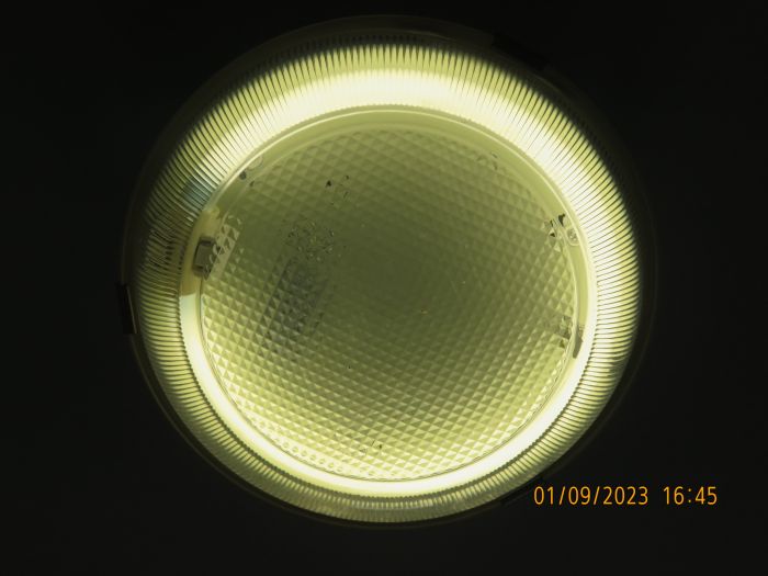 My mother 22W T9 circular lamp at her bathroom, reached EOL
One end of the tube is completely black, but the ballast can still maintains a discharge. Probably it don't have electrode fusing.
