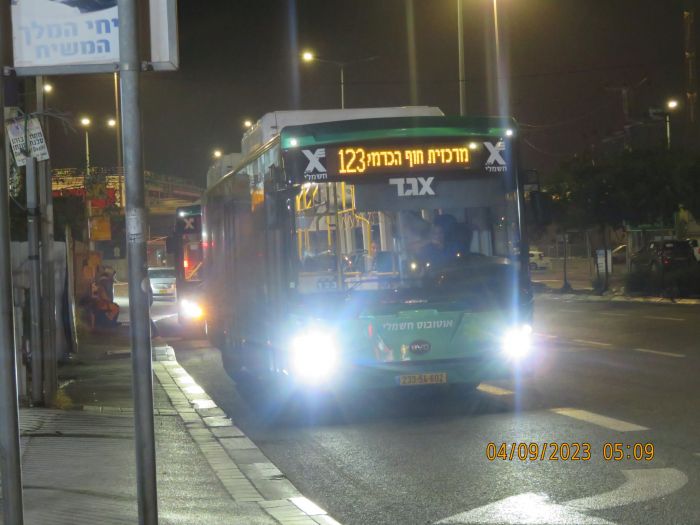 Superglaring 6500K LED headlights of buses at Deshanim Road/Kiryat Ata junction
I think that these type of headlights should be banned, because of their glare to pedestrians and drivers.
