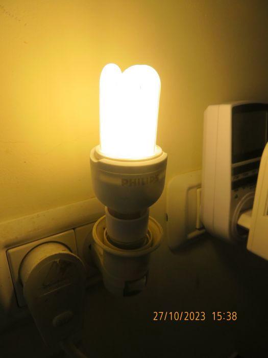 My Philips Genie 8W Warm White CFL in my room at my father home
It is now at my E27 adapter, since it superglaring me, if I choose to turn it on at my spot light above my bed, when I fall asleep, because it is E14 and have an E14 -> E27 adapter, causing a wide angle of light.
