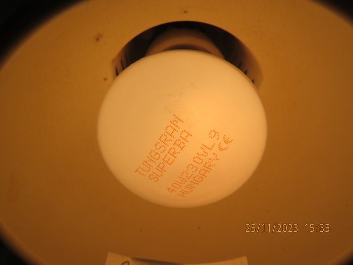Tungsram Superba 40W230VL9 mushroom incandescent lamp in my spotlight
As the weather getting colder here in Israel, I decided to use my Tungsram Superba 40W230VL9 in my spotlight above my bed.
After I've been banned from LG due to Ria, Sammy and Rudy being trolled me, Pyte said that this lamp is filled with standard argon-nitrogen filling. I thought that Superba lamps are filled with krypton.
