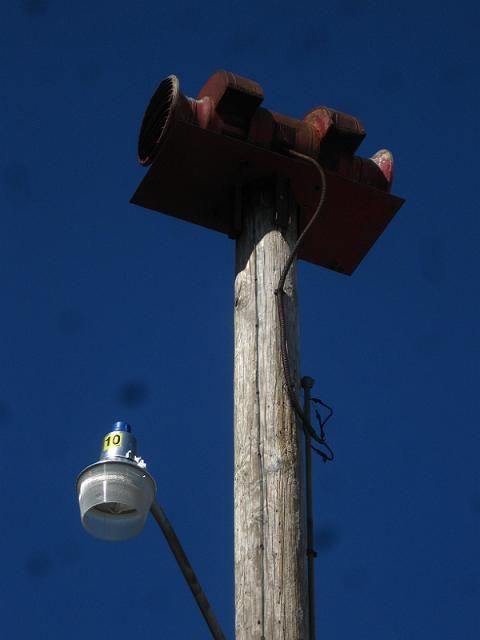100w HPS NEMA
Found at the local fire station. Dunno who made the NEMA and the siren.
Keywords: American_Streetlights