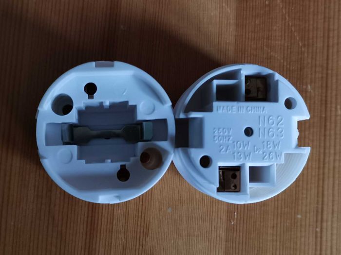 PL-C 2P sockets
中文：之前我测试PL-C灯管就是用的这两个插座
English: I used these two sockets to test the PL-C tube

