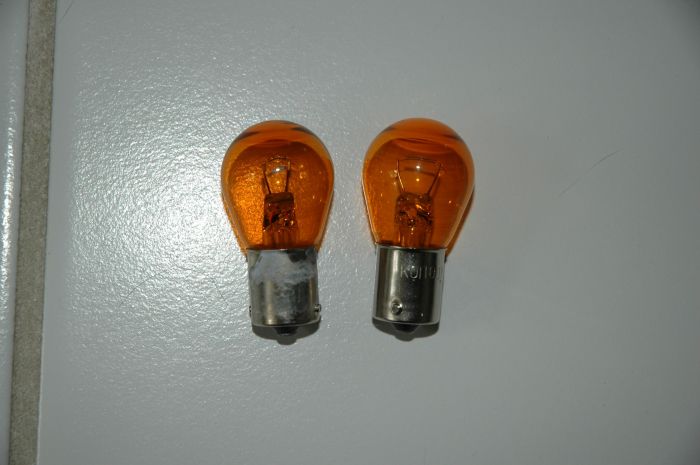 Turn signal lamps
Taken off of an old set of taillights I found at the dump.
Keywords: Incandescent car lamp