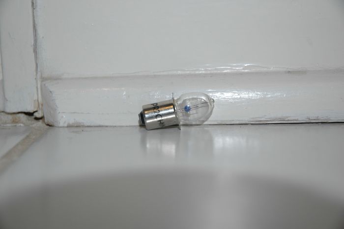 Miniature flashlight bulb
Out of an old Eveready flashlight
Keywords: Pygmy Flashlight miniature