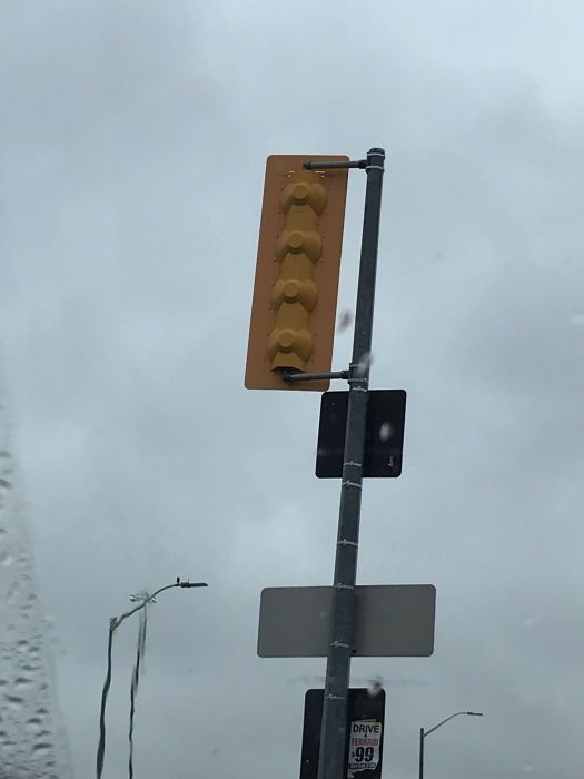 MTO has been installing some new Eagle Durasig signals lately around the GTA at exit/entry ramps where there are 12-8-8, or 12-8-8-12 signals in use. Normally Fortran signals are the preferred signal head
