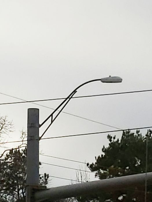 GE M400
At an intersection.
Keywords: American_Streetlights
