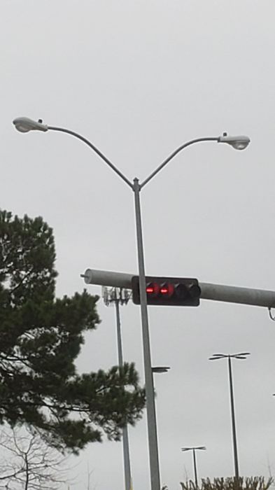 AEL 115s
Picture taken yesterday.

At an intersection.
Keywords: American_Streetlights