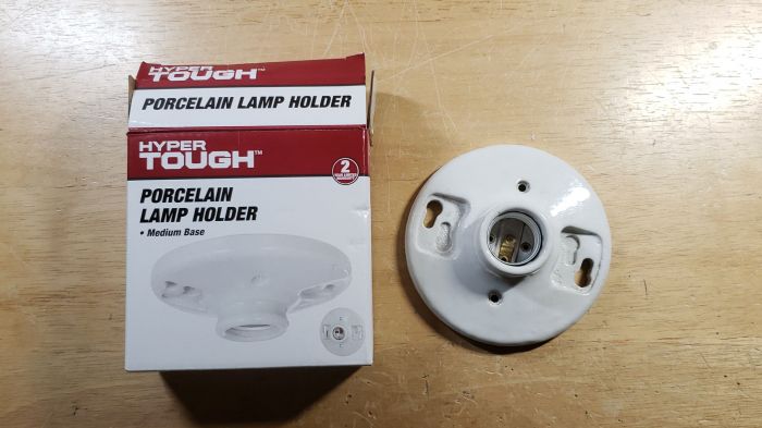 Hyper Tough 660w rated porcelain "keyless" lamp holder
Picture taken yesterday.

Got this at Walmart, to upgrade my lamp tester to test medium based HID lamps (on a remote ballast), and high wattage lamps too.
Keywords: Miscellaneous