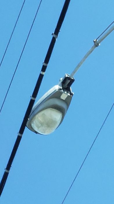 Crouse Hinds/Westinghouse 4th. Gen. OV-25 (underside view and close up)
A close up of this 80's fixture. At an intersection.
Keywords: American_Streetlights