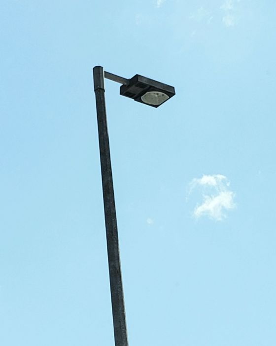 AEL Luxmaster
Picture taken on July 6, 2019.

I don't know the wattage, because theres no NEMA tag.
Keywords: American_Streetlights