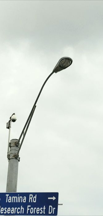 Underside view of a Cooper OVW
At a major intersection. Kinda looks brand new.
Keywords: American_Streetlights