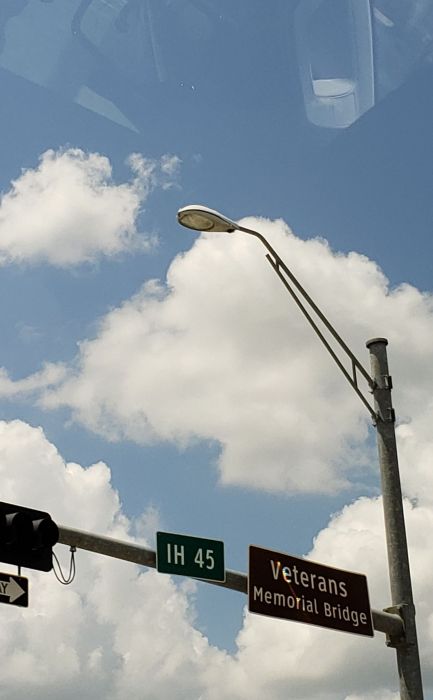 GE M400R2 FCO 250w HPS streetlight
Picture taken on August 17, 2019 

At a intersection.
Keywords: American_Streetlights