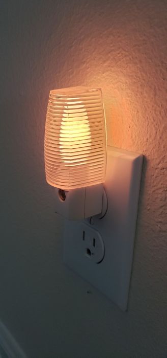 GE automatic incandescent night light
Picture taken on Sep 08, 2019

This night light has a ceramic bulb in it.
Keywords: Lit_Lighting
