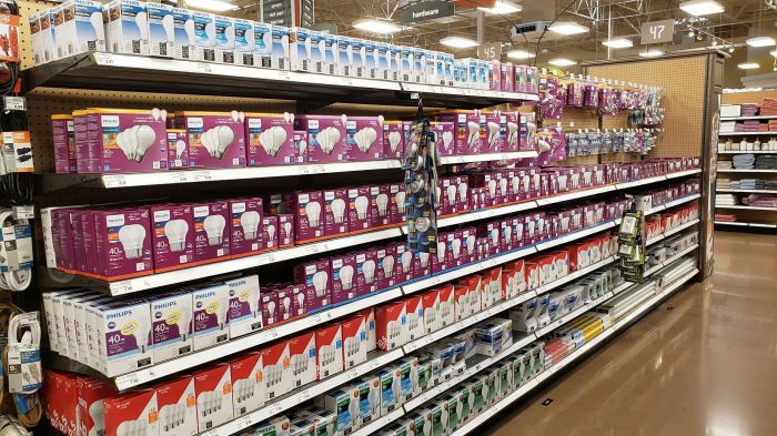 Kroger's light bulbs 1
Picture taken on Oct 04, 2019

No more GE, it's now Philips.


Keywords: Lamps