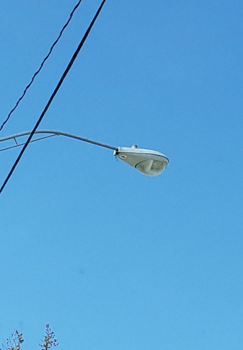 GE M400R2 400w HPS streetlight
Picture taken on Oct 12, 2019

At a small intersection.
Keywords: American_Streetlights