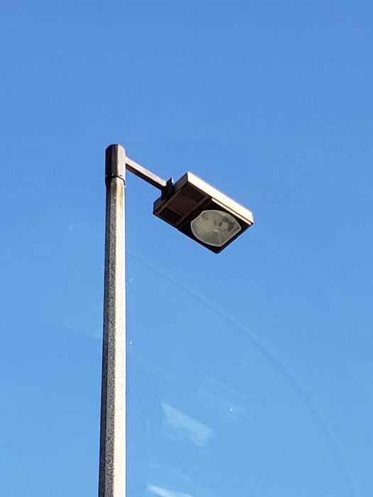 AEL Luxmaster 153 HPS streetlight
Picture taken on Oct 26, 2019

Looks to be a 400w one...
Keywords: American_Streetlights