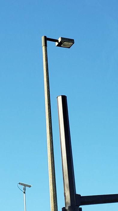 Cooper Lighting shoe box fixture
At a intersection.
Keywords: American_Streetlights