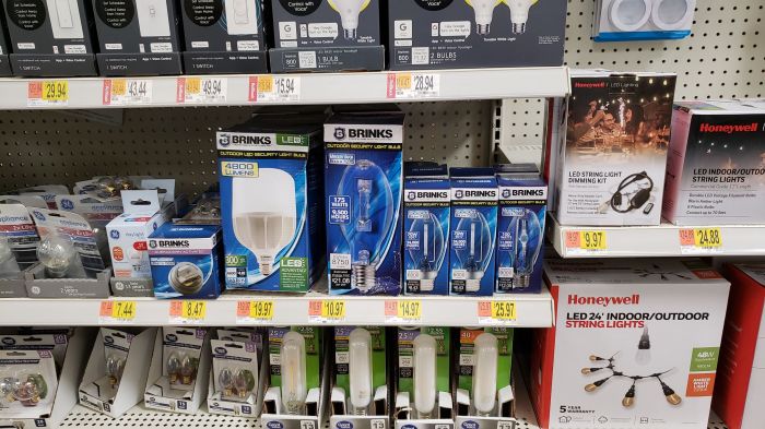 Good news, Walmart still has HID lamps
Even though they don't have the fixtures, but they still have the bulbs, and that LED retrofit bulb too...
Keywords: Lamps 