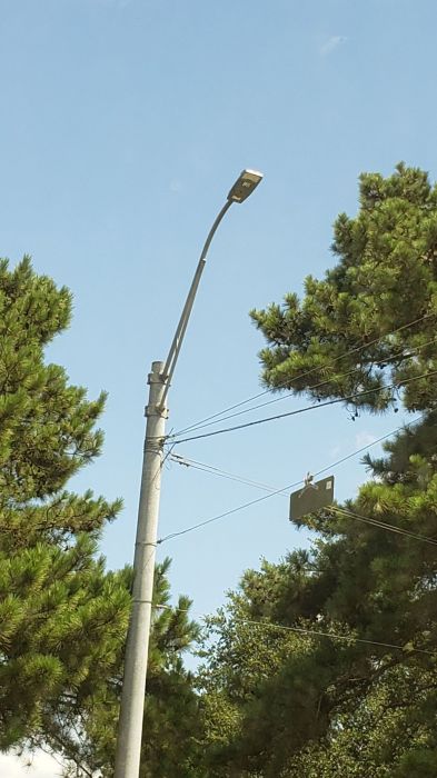 Greenstar Avenger Series AV-12 170w LED streetlight
At an intersection. This fixture replaced a Cooper OVF 11 months ago.
Keywords: American_Streetlights