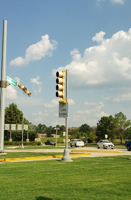 Chapel Hill/Peek left turn traffic signal with sign light
At an intersection.
Keywords: Traffic_Lights