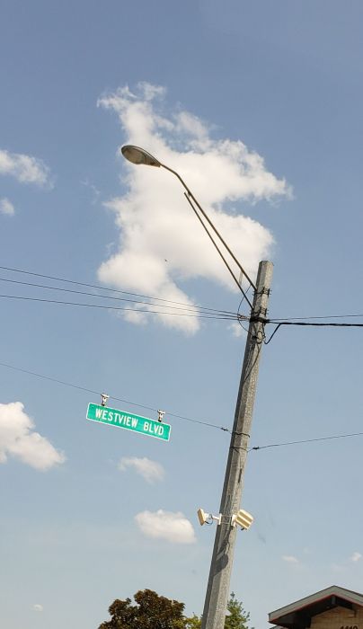GE M400R2 250w HPS street light
At an intersection.
Keywords: American_Streetlights