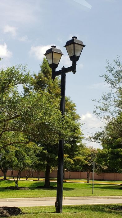 Cooper Traditionaire 100w HPS post top streetlights
At a nearby intersection.
Keywords: American_Streetlights