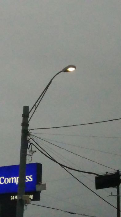 GE M400 HPS streetlight warming up
At an intersection.
Keywords: Lit_Lighting