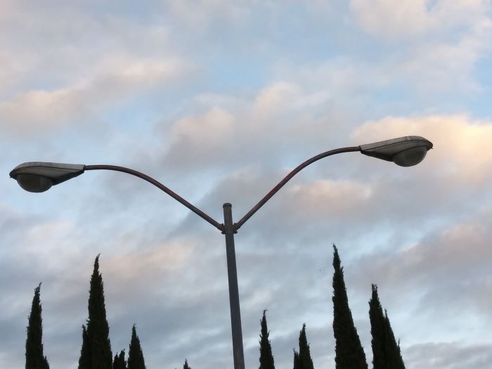 2 GE ... HPS Streetlights
In San Jose, CA.
[img]https://i.postimg.cc/gjm04Jz6/20181223-162039-1.jpg[/img]
