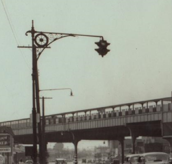 "Wheelie" set-up from Queens.
A classic suspended Ruleta traffic signal that was once at the corner of Rockaway Blvd. and Linden Blvd. in Queens, New York. Circa 1941.

Keywords: Traffic_Lights