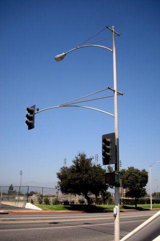 Double Guys
Typical older traffic signal setup in California, and the now M400 may have been an OV20 long ago.
Keywords: Traffic_Lights