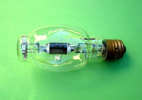 MH400 BT28 U
Cracked arc tube in this bulb. BT-28 outer to fit smaller fixtures. Date code "b028"
Keywords: Lamps