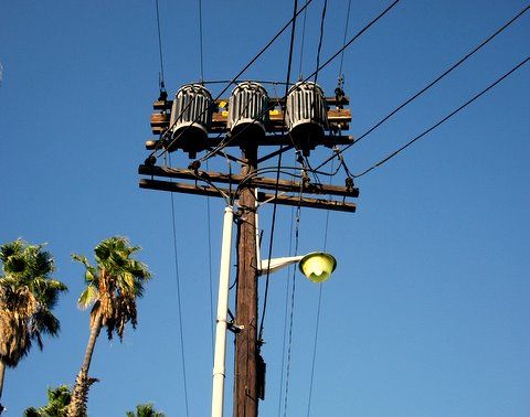 MV Dayburner
Bracket light in Riverside, CA in need of a new PC.
Keywords: American_Streetlights