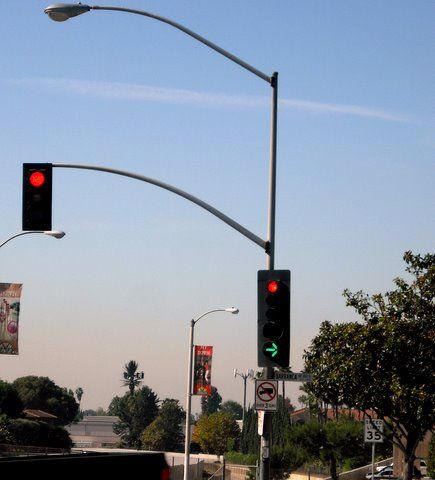 Right Turn Overlap
8R-8Y-8G-12YA-12GA signal head allows WB right turns without stopping first. Tied to the SB left turn loadswitch. Posted "No U Turn" for SB, as this would be a conflict, but people do make illegal U turns anyway.
Keywords: Traffic_Lights