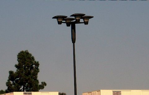 Quad Lights
Are these Holophane? I havent seen them lit, but the ballasts are in the fat section below the lights
Keywords: American_Streetlights