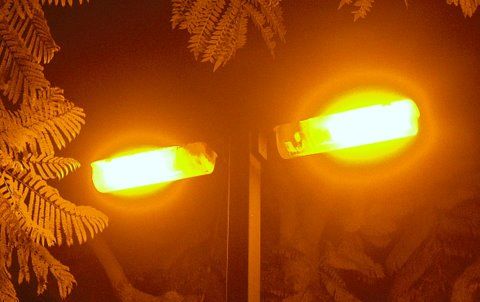 Pair of SOX
2 LPS lights at an apartment complex.
Keywords: American_Streetlights