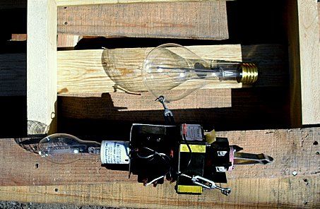 6.6A HPS Adapter & Series Bulb
Used in series post top acorns. Incandescent is a Philips China.
Keywords: Gear