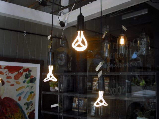 Decorative CFL
Looks like Plumen. In a small store in Ojai, CA. The store was closed when I was there, and unable to get any info.
Keywords: Lit_Lighting