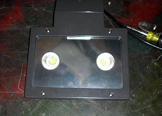Test LED - 2
2, each LEDs have 9 smaller LEDs in center of yellow phosphor.
Keywords: American_Streetlights