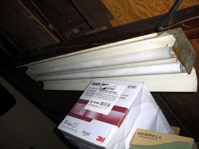 Pre-Heat Shop Light
In GF's garage, I replaced the starters for her, a dead Marvel and a stillgood Acme. I put in 2 Philips / Advance.
Keywords: Indoor_Fixtures