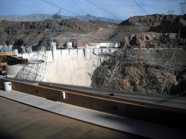 Hoover Dam
Power for a lot of bulbs.
Keywords: Gear