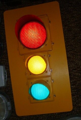 What Do I Do?
LOL, I finally lit up my 12-8-8 Fortran signal, I will hopefully soon make a base and get a sequencer.  
Keywords: Traffic_Lights