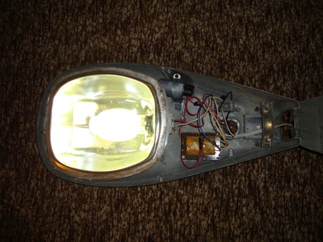 MV R47 Open
Here you can see how I wired the ballast up
Keywords: American_Streetlights