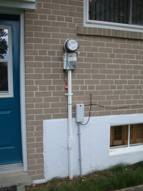 The Meter Set Up
Here is a shot showing the meter, base and conduit.
Keywords: American_Streetlights